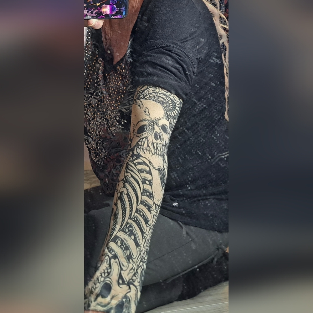 ARM SLEEVES That Look Just Like Tattooed Arms On! - Picture 3 of 7
